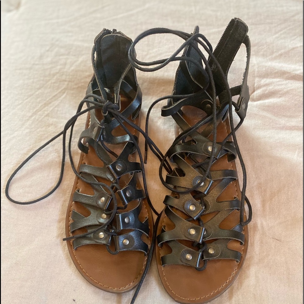 AE tie up black sandals